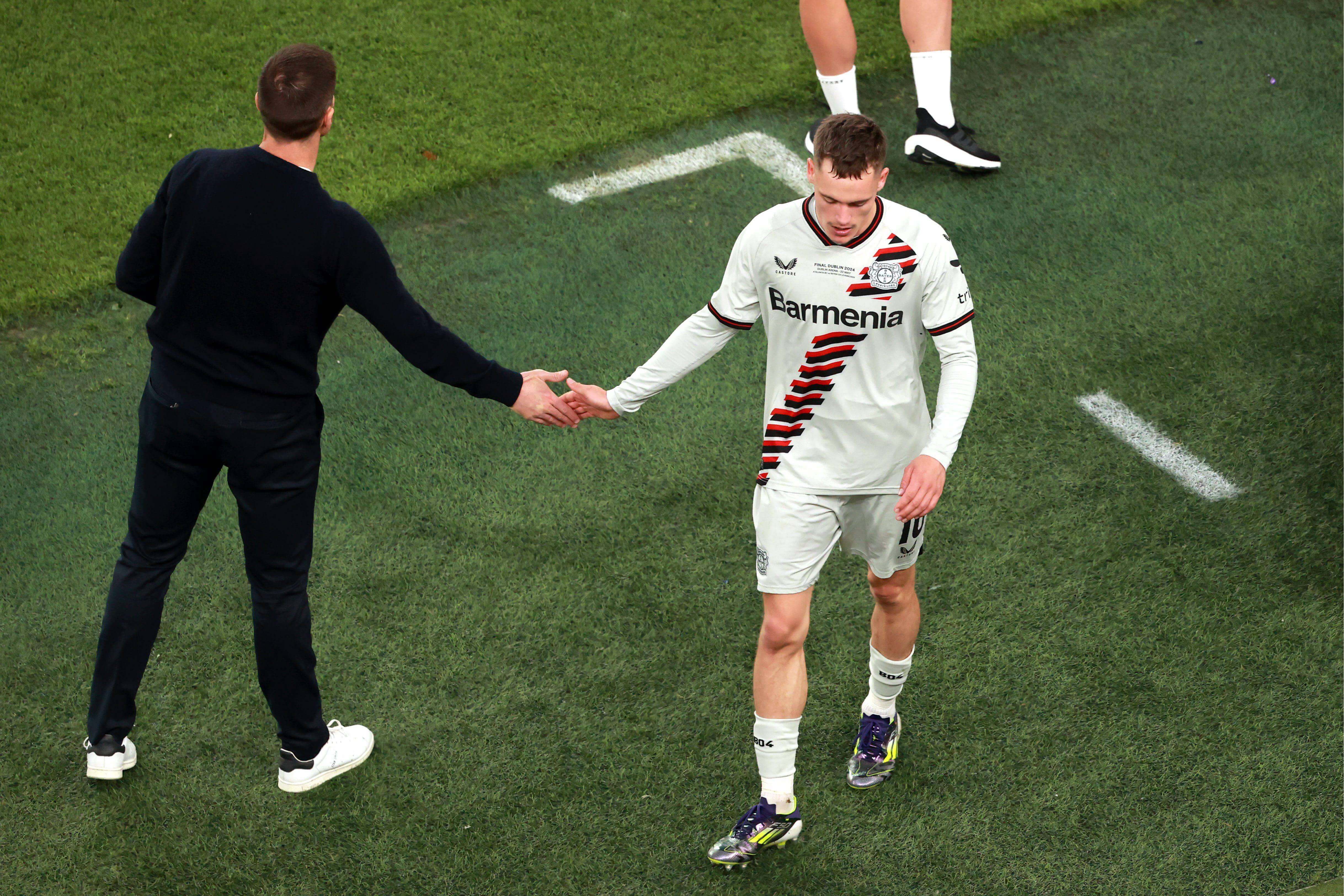  Xabi Alonso despide a Florian Wirtz en la final de la Europa League Atalanta-Bayer Leverkusen (Cordon Press)