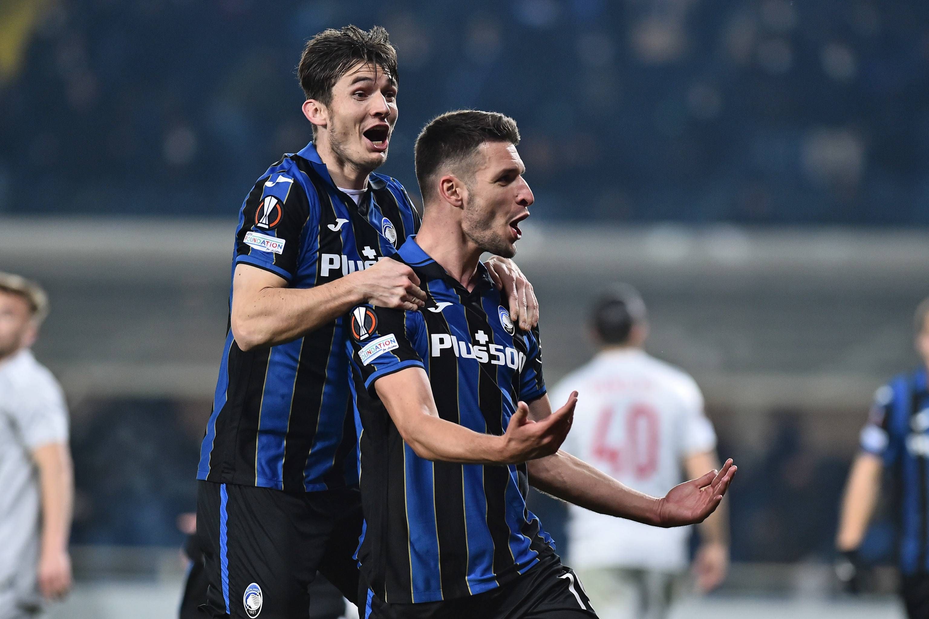  Djimsiti uno de sus goles en el Atalanta-Olympiacos.