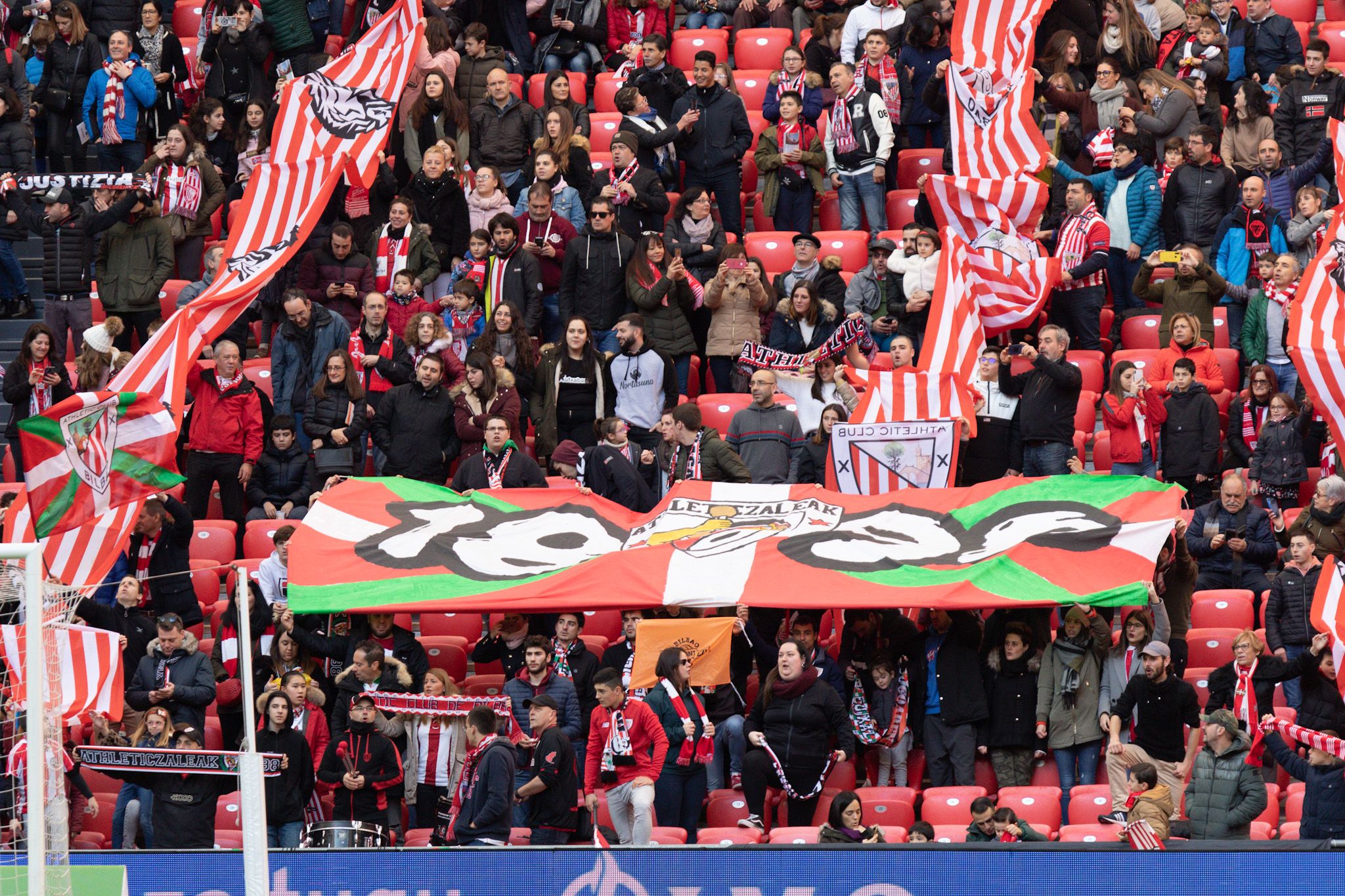 San Mamés registró una muy buena entrada en un duelo del Athletic Club Femenino contra el Barça.