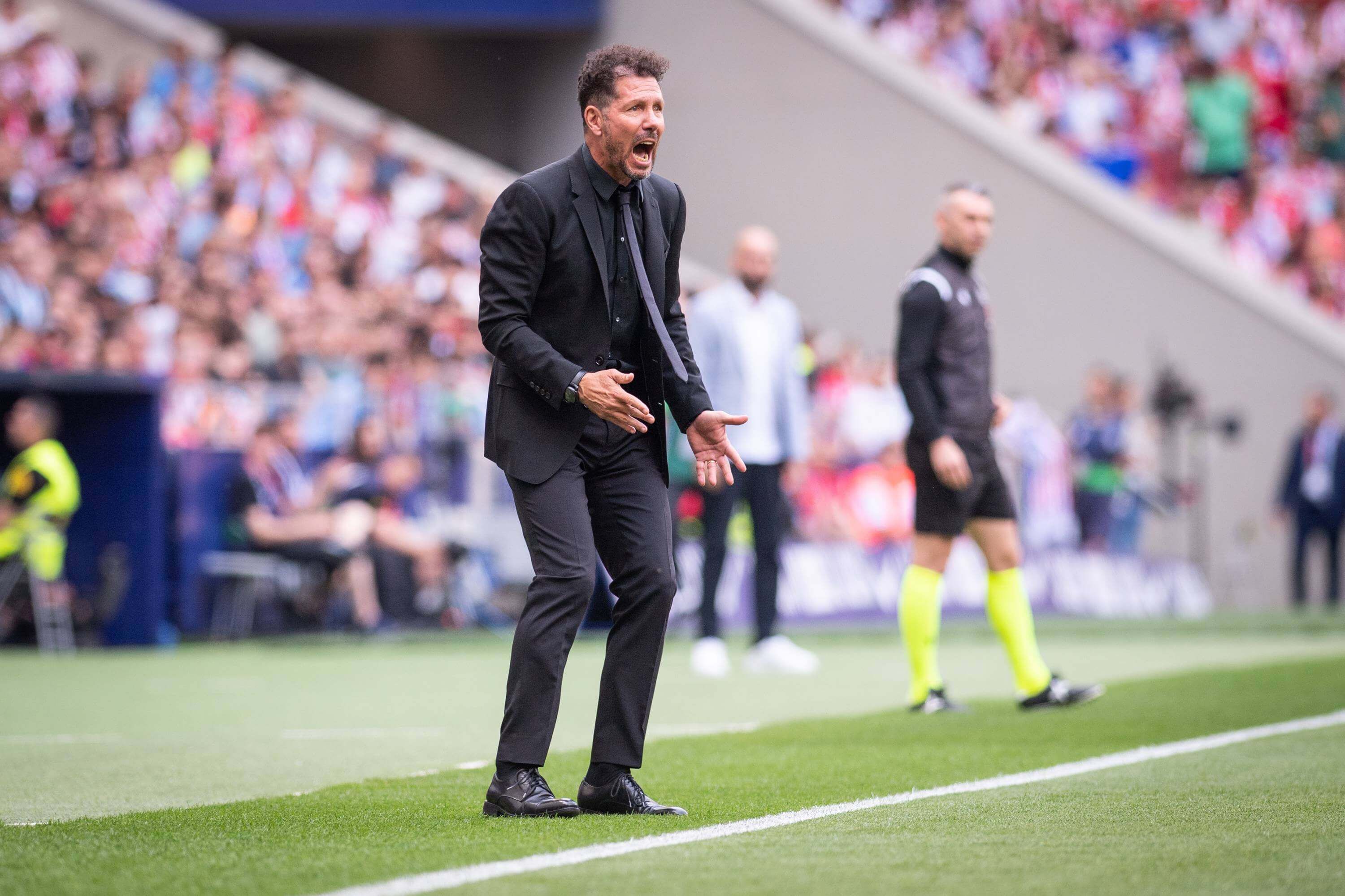  Simeone da instrucciones en el Atlético de Madrid-Celta.