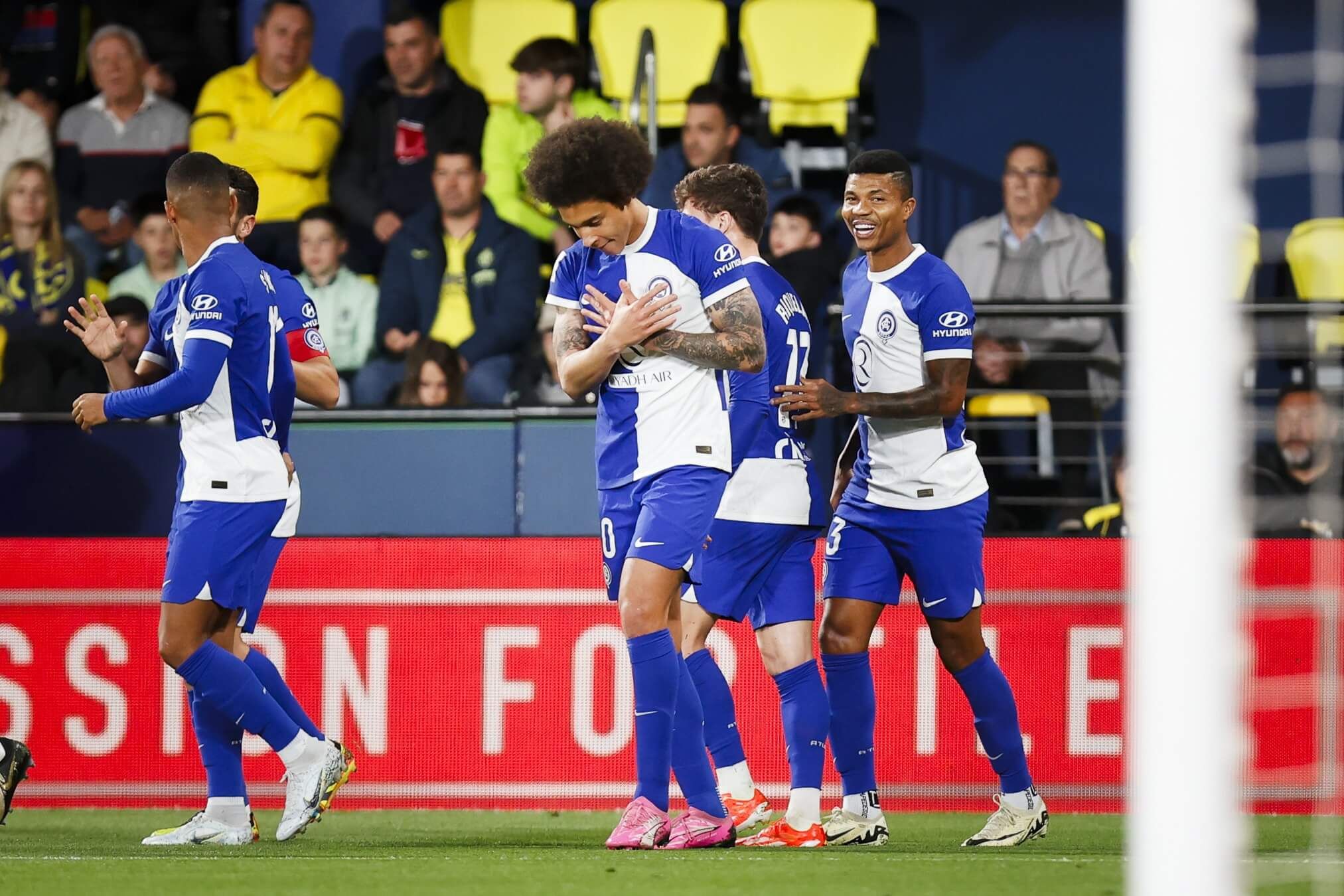  Axel Witsel celebra su gol en el Villarreal-Atlético.