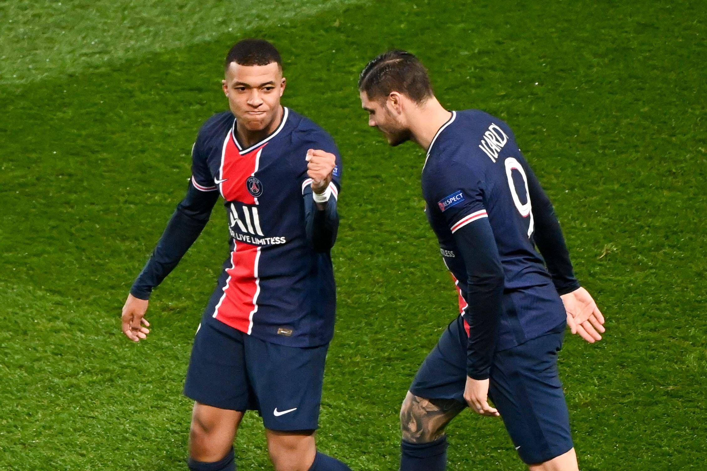  Kylian Mbappé celebra un gol ante el Barça junto a Icardi en 2021.