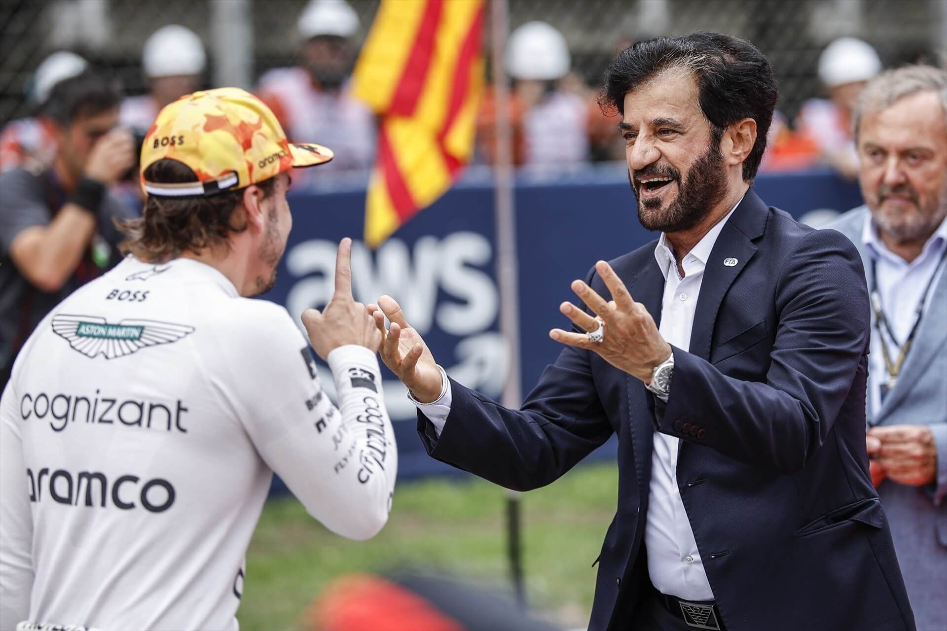  Ben Sulayem y Fernando Alonso, durante un Gran Premio..