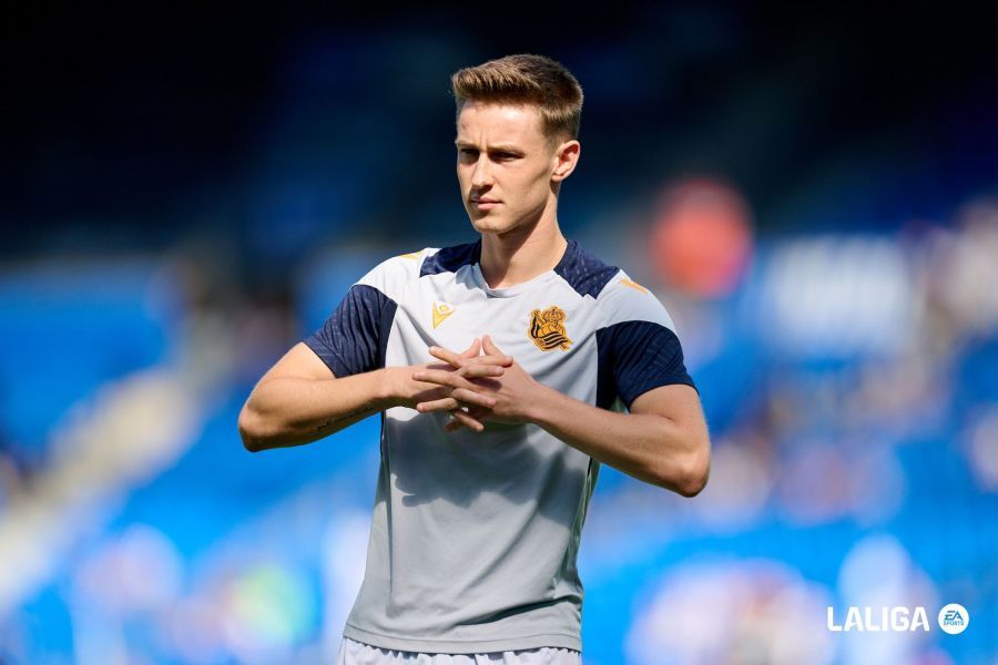 Beñat Turrientes en la previa de un partido con la Real.