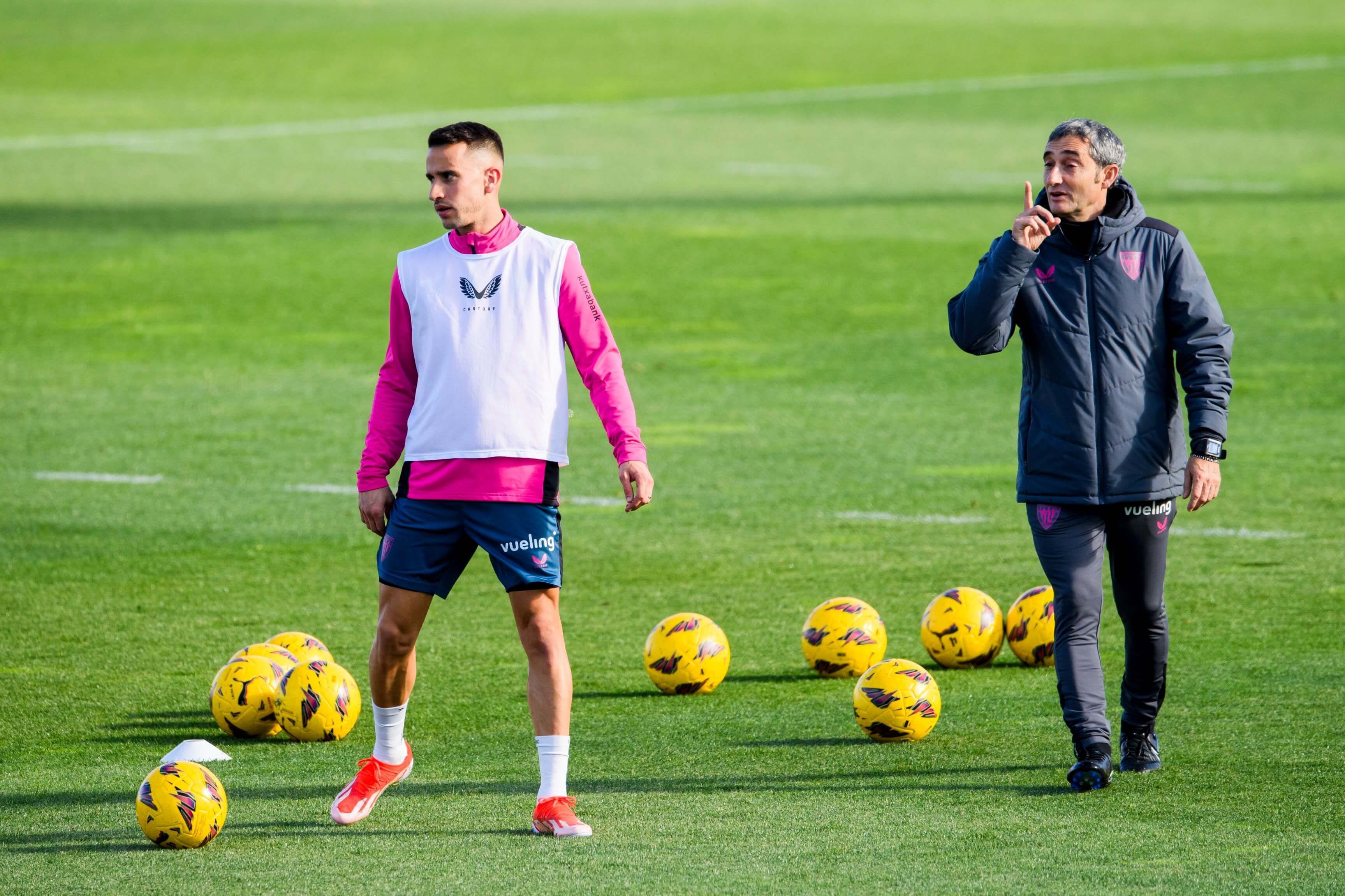  Alex Berenguer y Ernesto Valverde, en Lezama.
