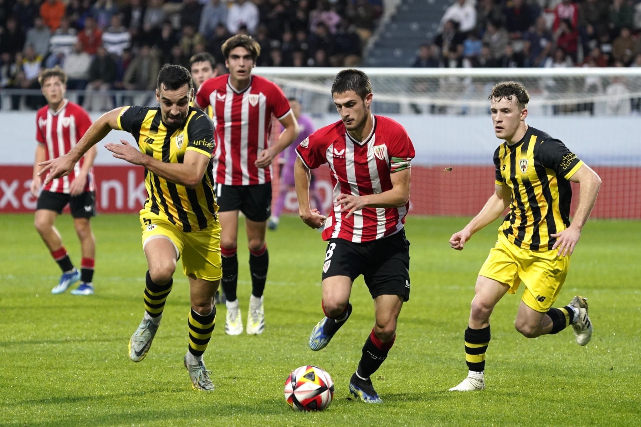 Lance de Gerenabarrena en el derbi vizcaíno, entre el Bilbao Athletic y el Barakaldo CF, disputado en Lezama.