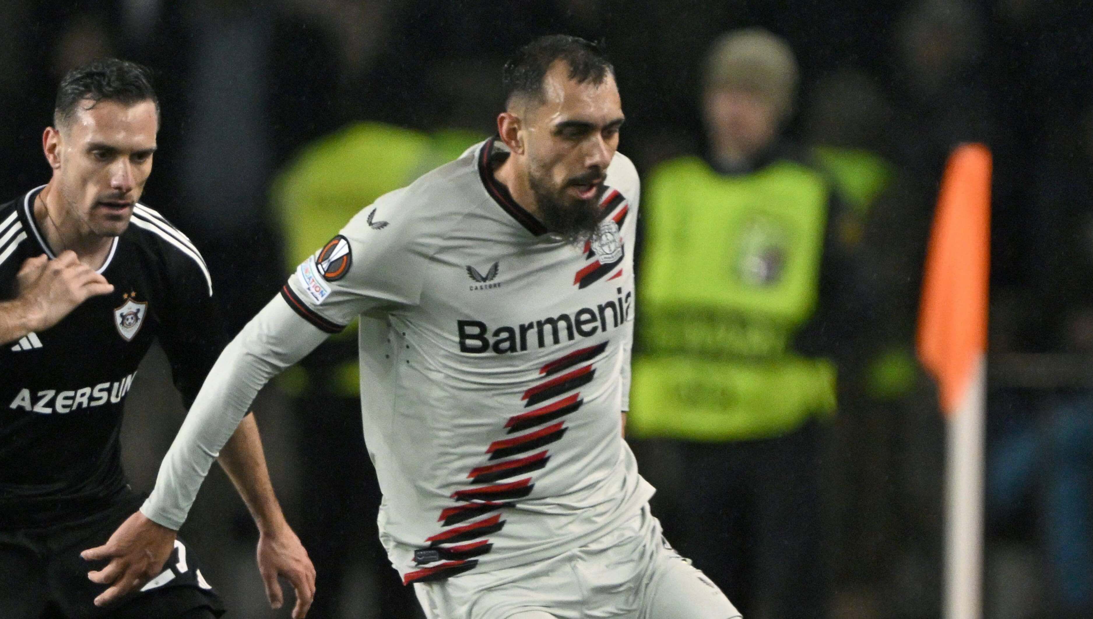 Borja Iglesias, durante un partido con el Bayer Leverkusen.