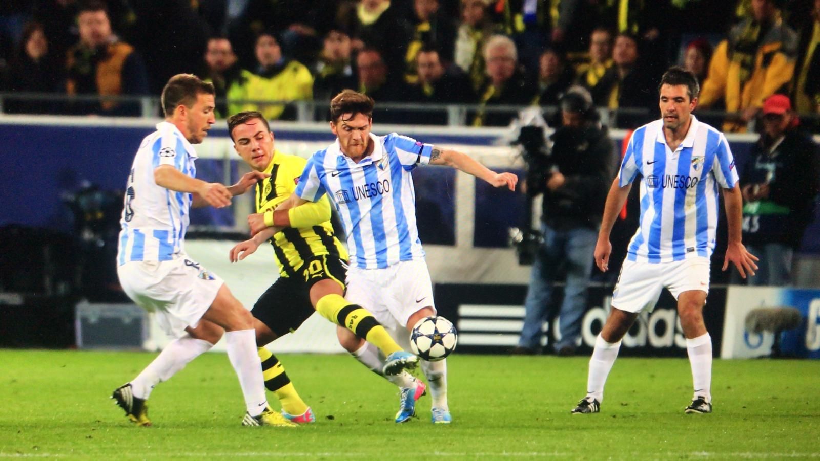 Camacho, Antunes y Toulalan en el Borussia Dortmund-Málaga.