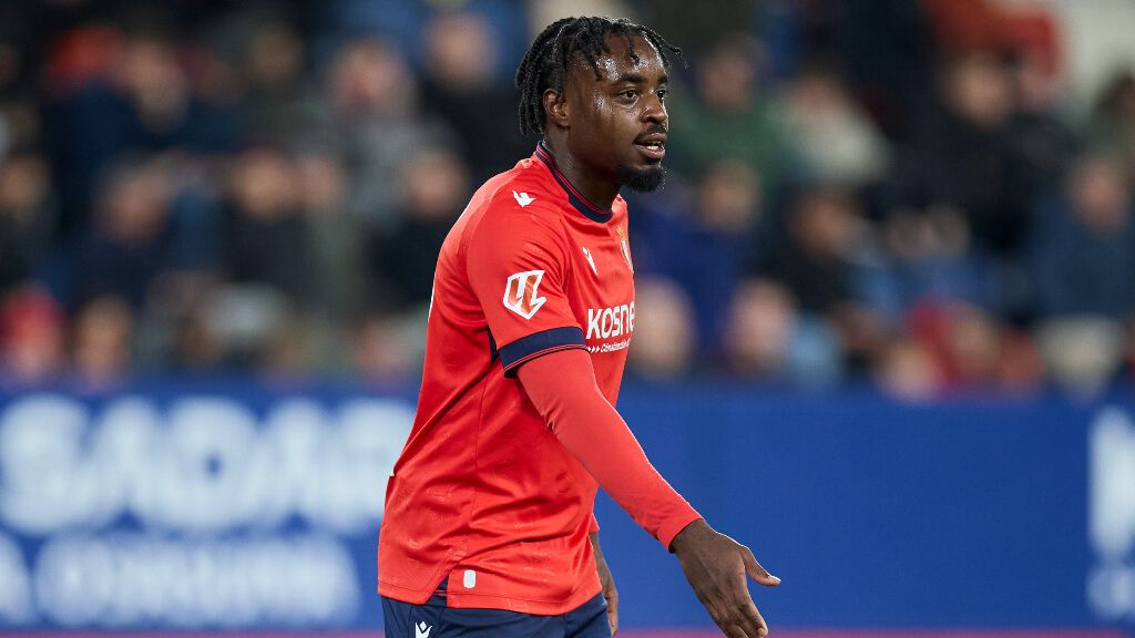 Enzo Boyomo, durante un partido con Osasuna (Fuente: EFE).