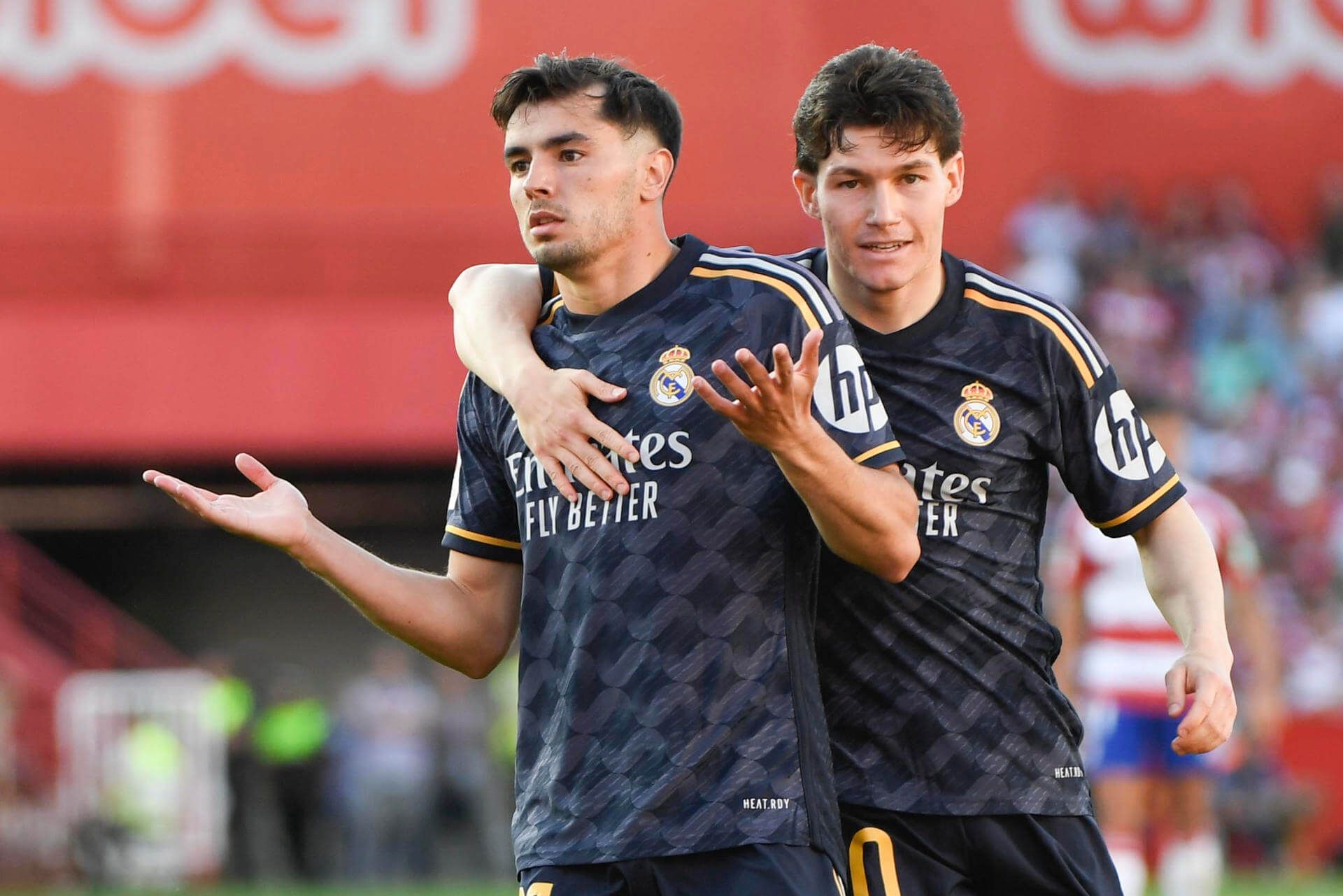 Brahim Díaz y Fran García celebran un gol en el Granada-Real Madrid.