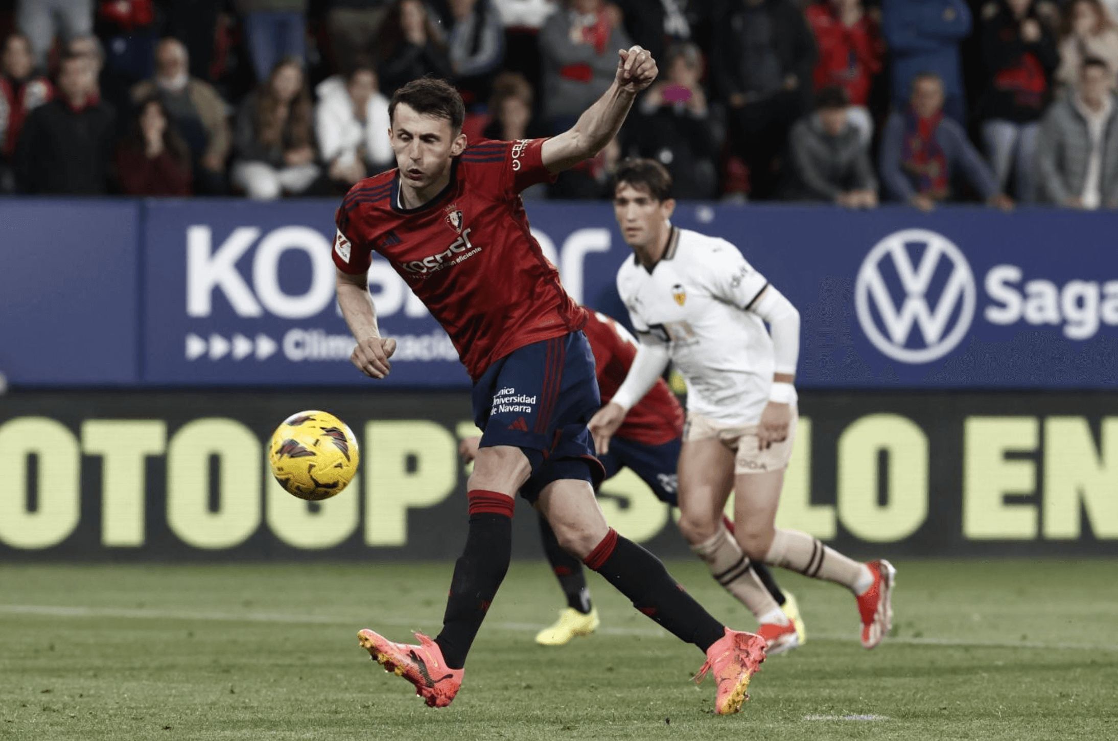  Budimir falla el penalti que señaló el VAR