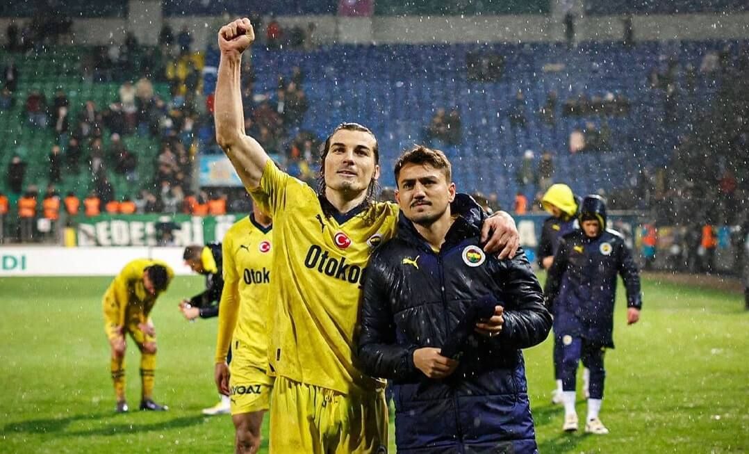  Caglar Soyuncu, celebrando una victoria del Fenerbahce (Foto:@syncaglar).