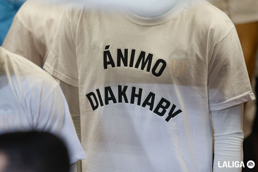  Camiseta del Valencia CF en homenaje de Diakhaby
