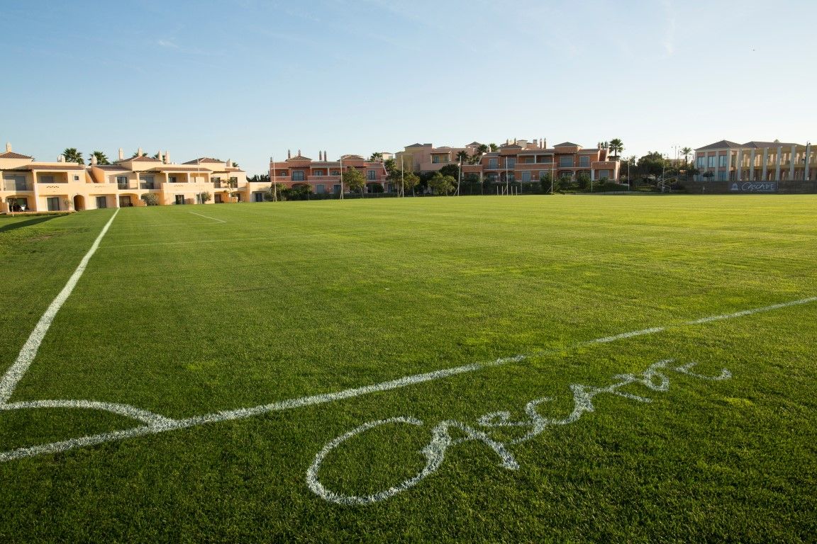  El campo de fútbol del Cascade Wellness Resort de Lagos.