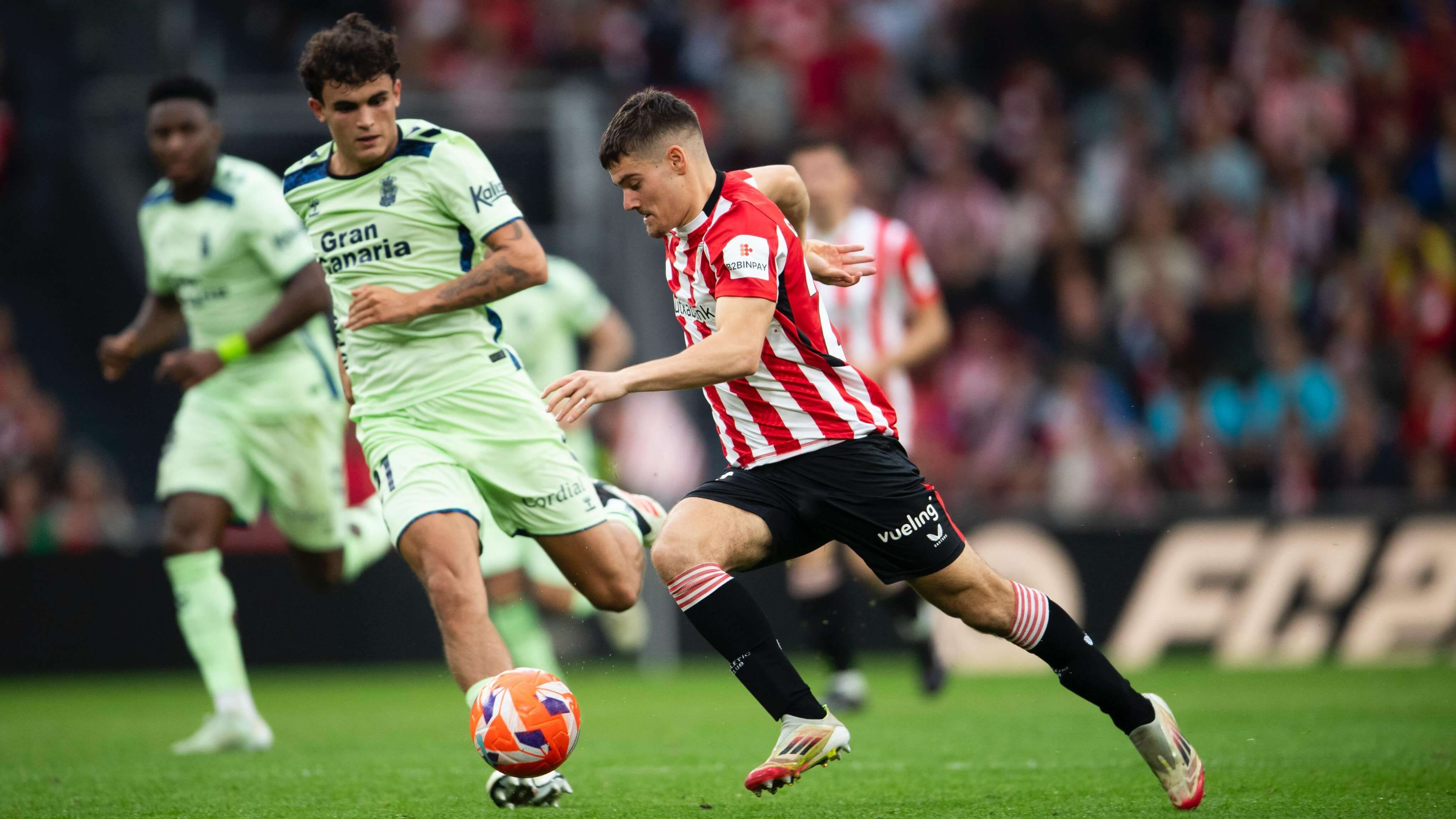 Peio Canales, en acción ante Las Palmas en San Mamés.