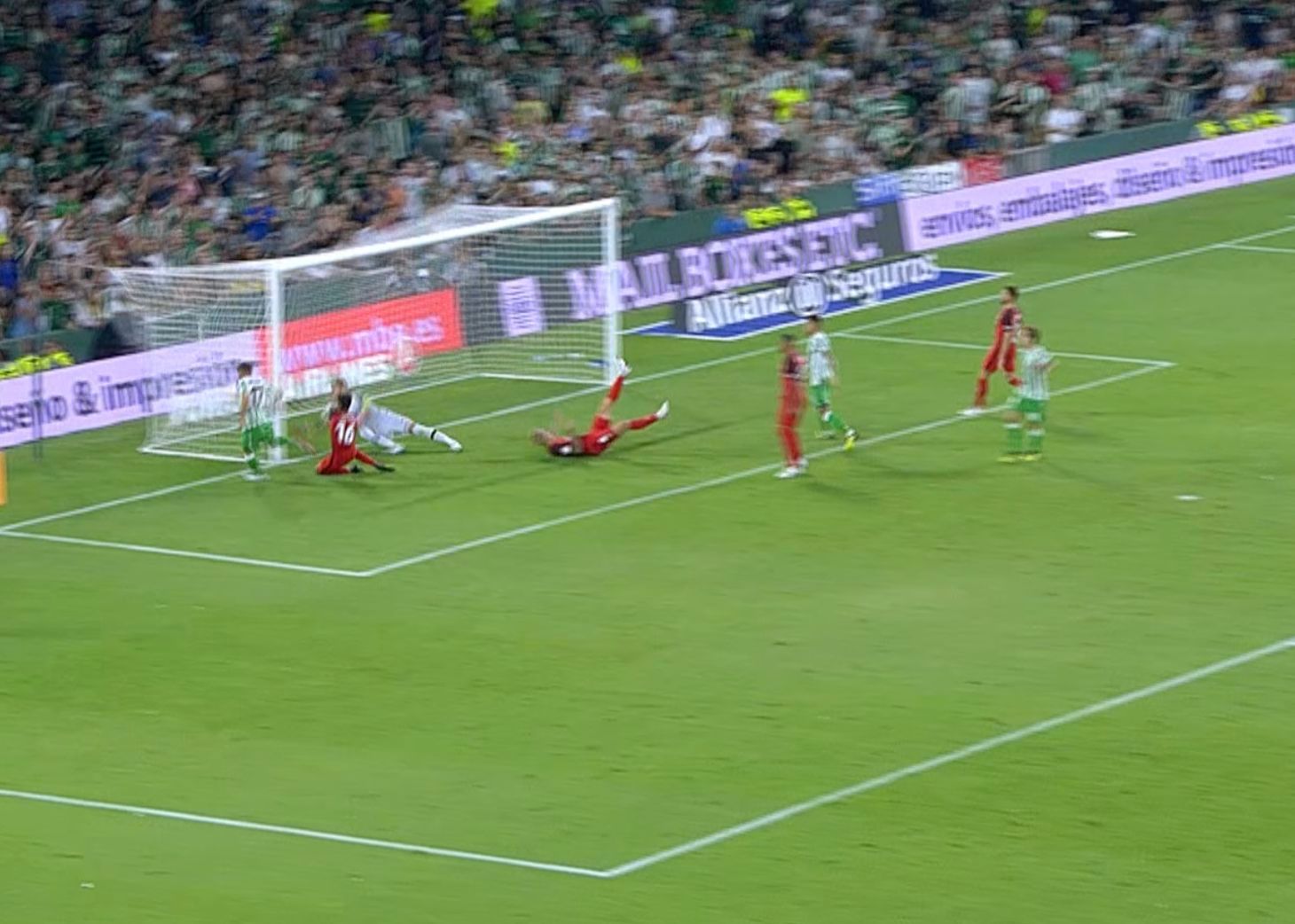  Joaquín en el momento de su gol.