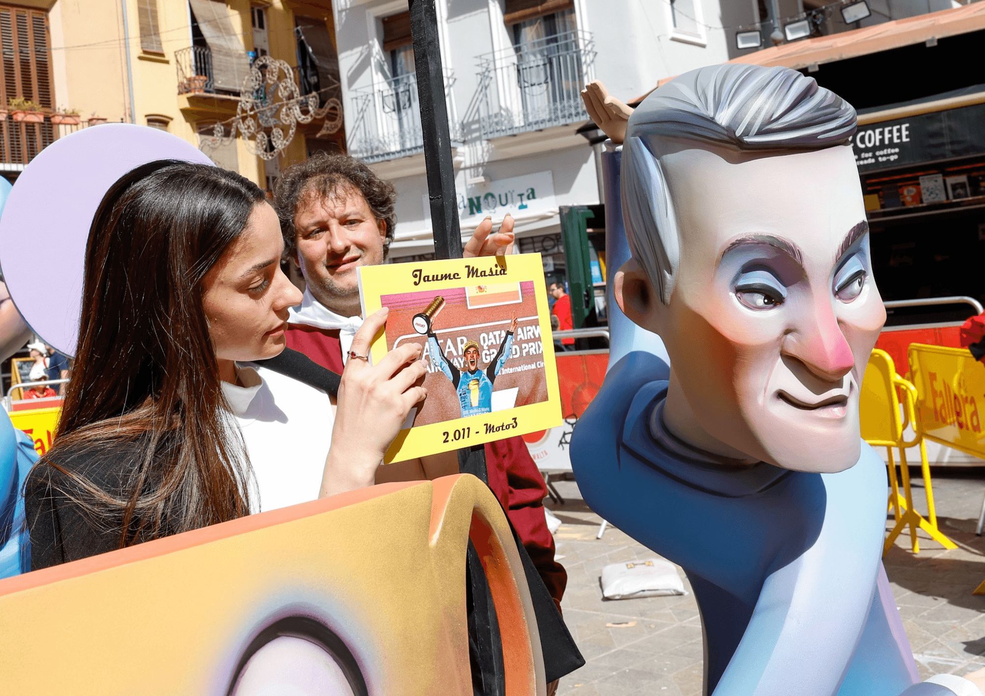  Marta García inaugura una falla homenaje al Circuito