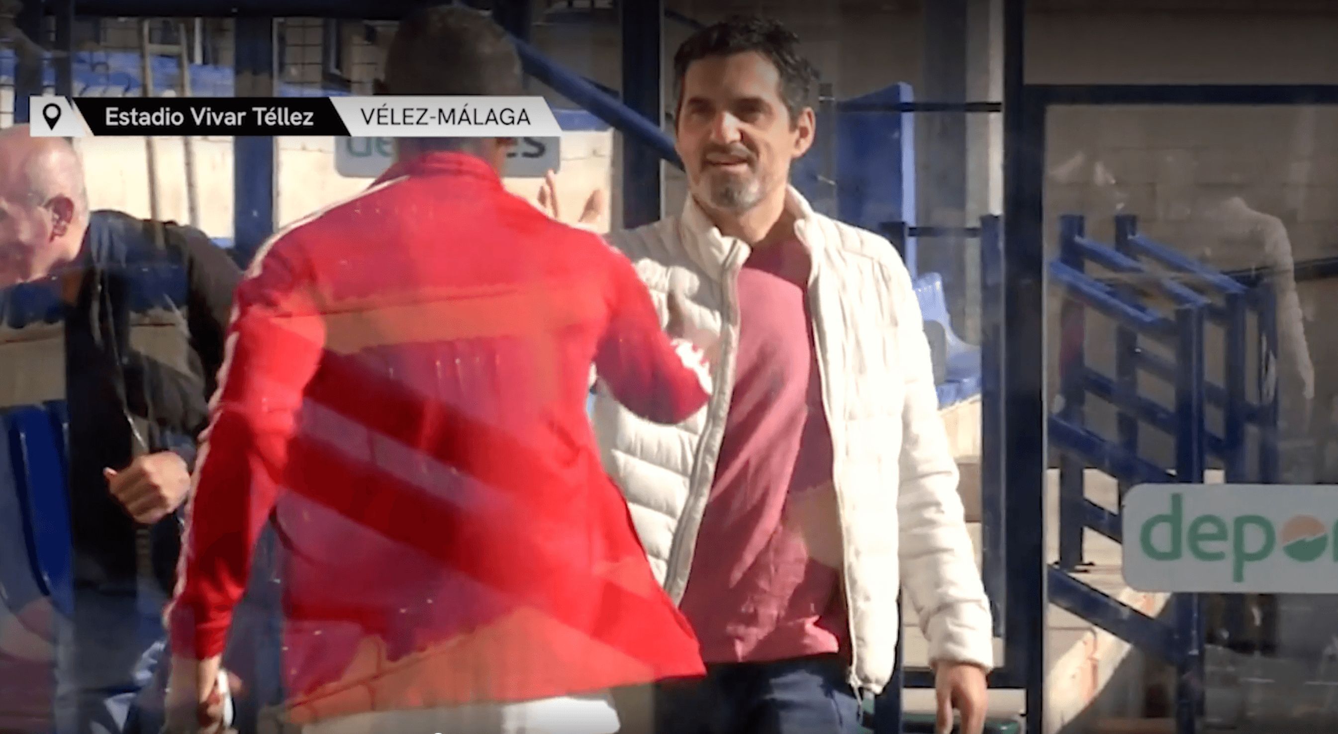 Pablo Sebastián Nilo saluda a Catanha antes de un entrenamiento.