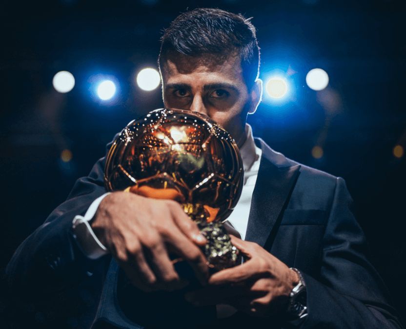 Rodrigo Hernández con el Balón de Oro 2024