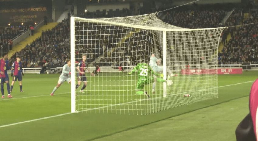 Julián Álvarez anotando el 0-1 en Montjuic (Foto. ElDesmarque)