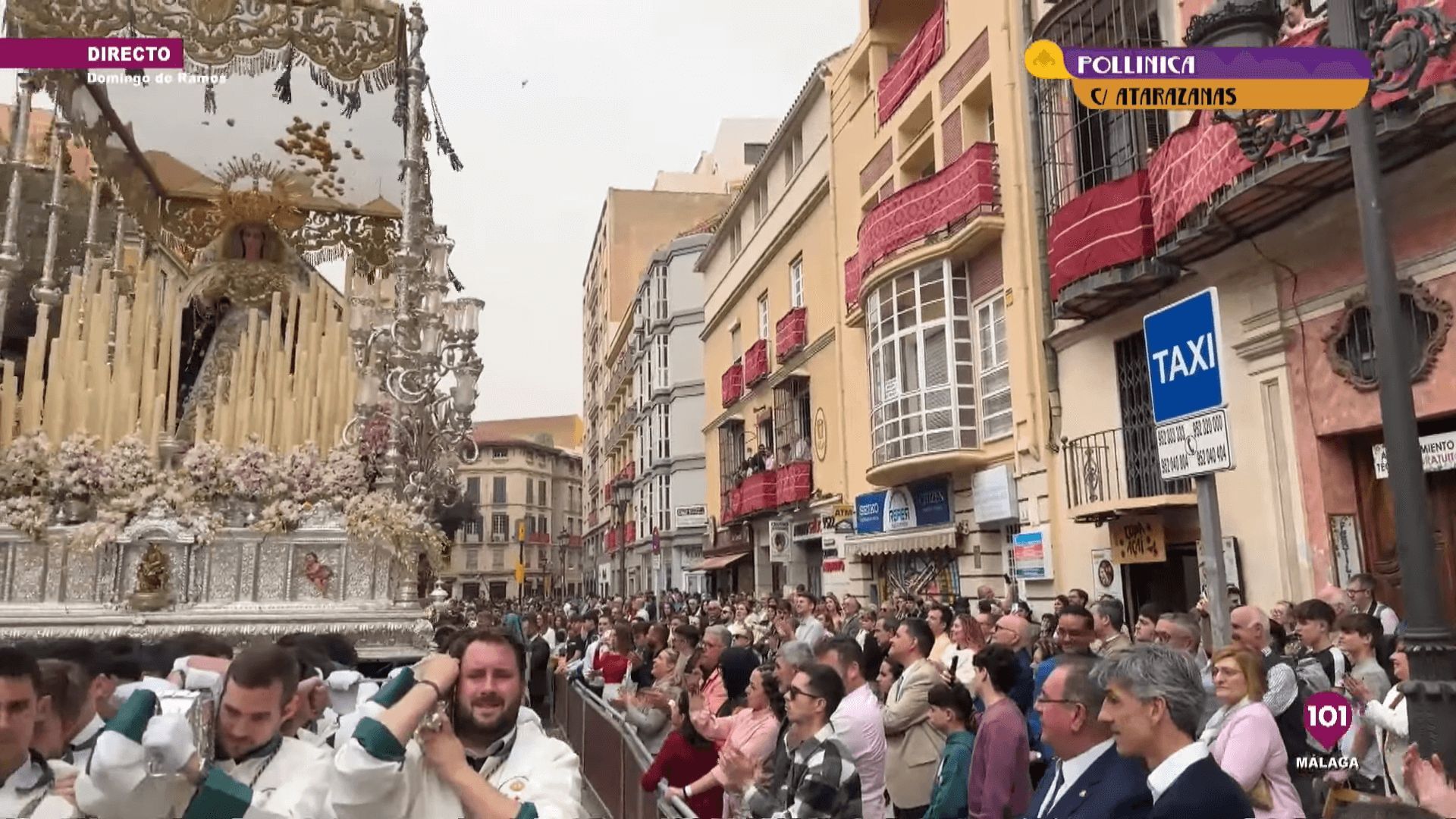  Imanol Alguacil disfruta de la Pollinica frente a Atarazanas en Málaga.
