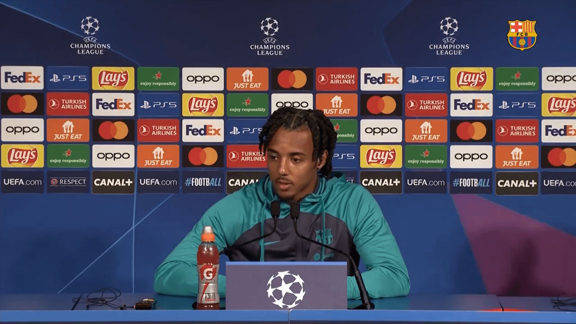  Koundé, en rueda de prensa del Barça.