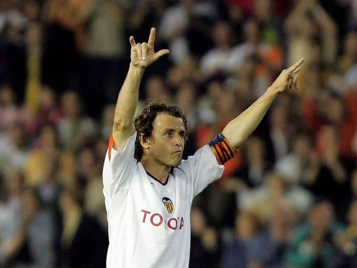 Amedeo Carboni, con el brazalete de capitán del Valencia CF.