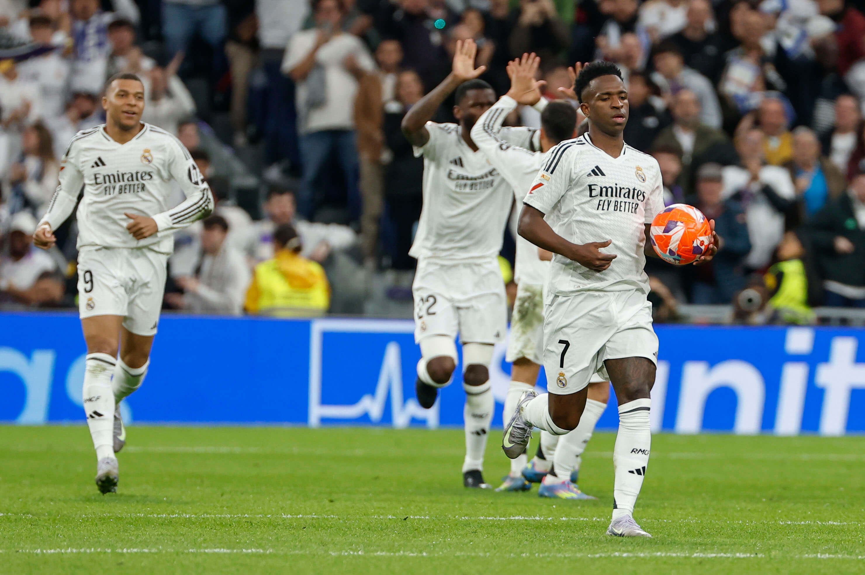  Vinicius Jr tras anotar el 1-1 ante el Valencia