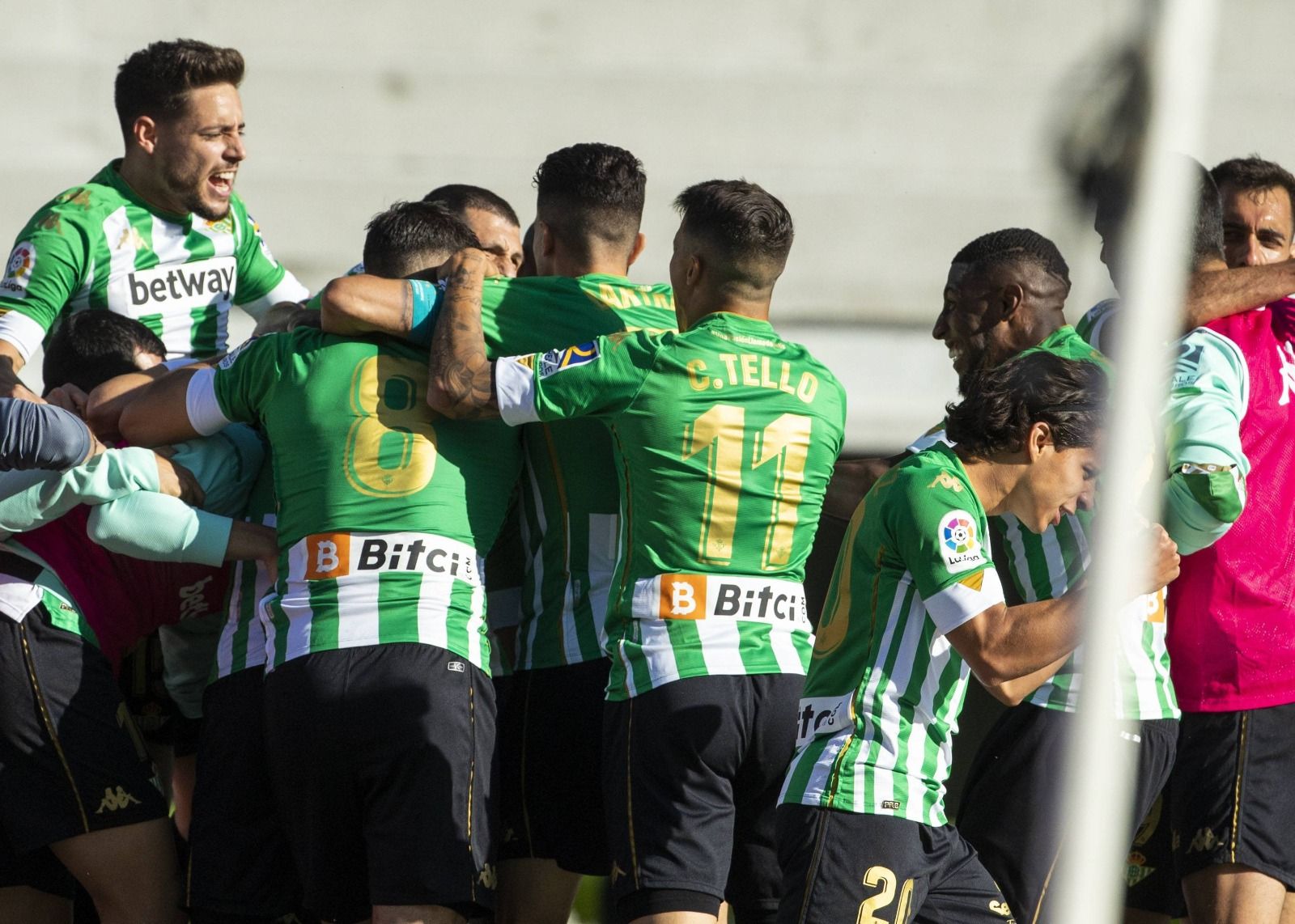  Los jugadores del Betis celebran un gol frente al Celta.