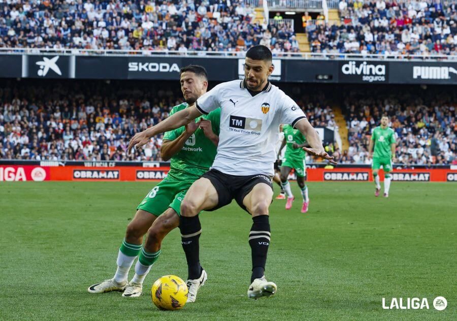 Cenk ante el Betis