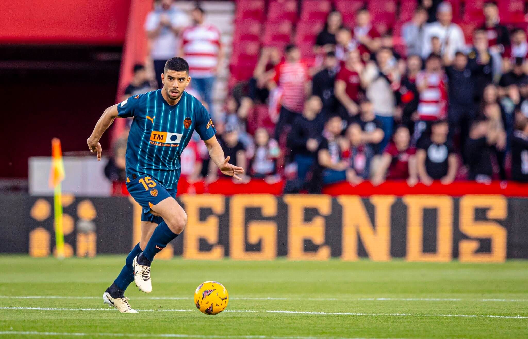 Cenk Özkacar, ante el Granada CF.