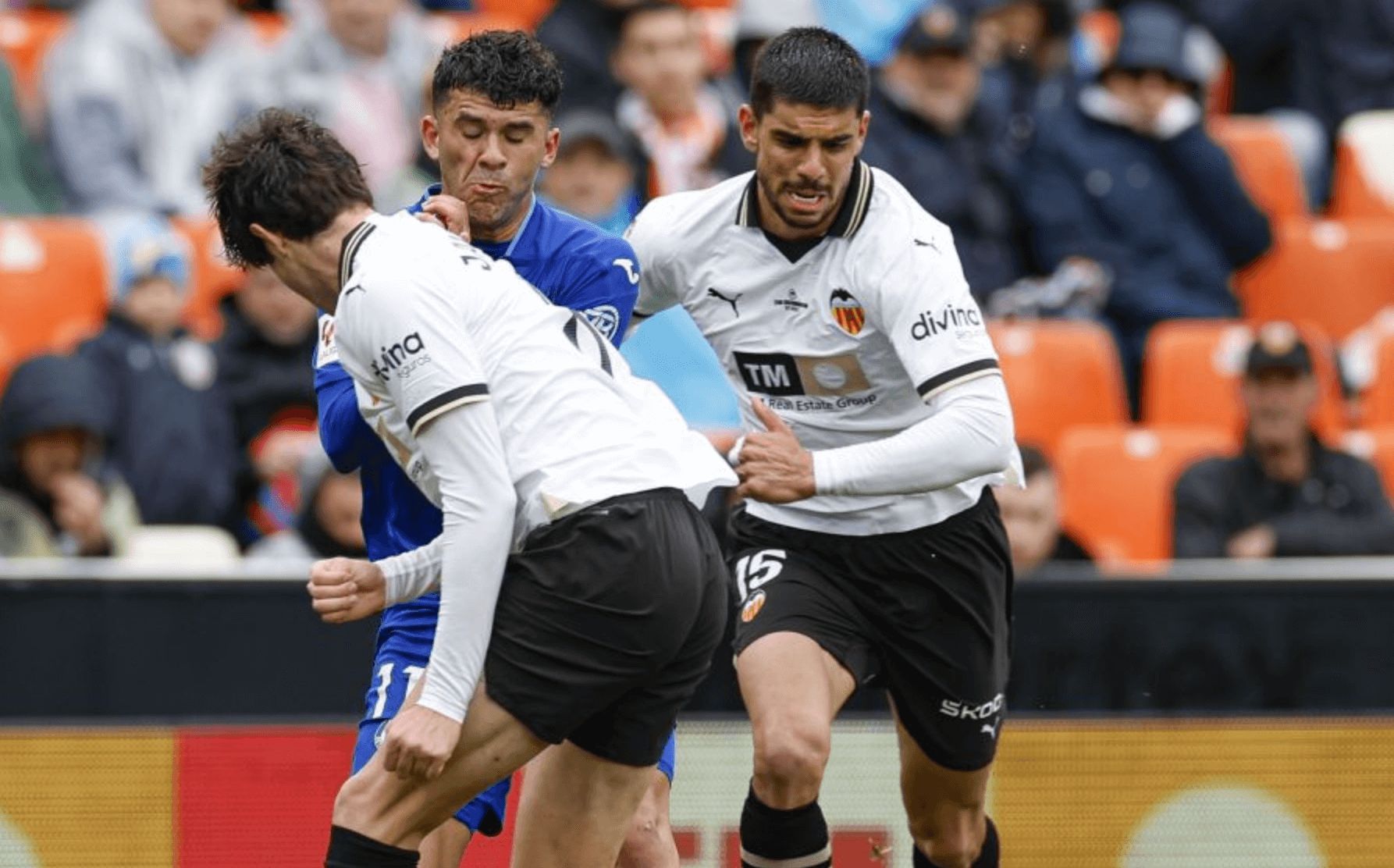 Cenk Özkacar, en el Valencia CF - Getafe CF (Foto:LALIGA).