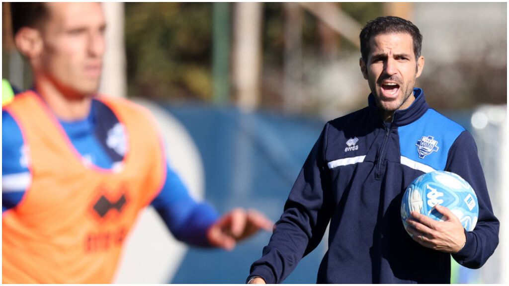Cesc Fábregas debutó esta temporada como técnico en un club profesional con el Como 1907(foto: Cordon Press).