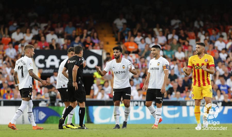 Comert ante el Girona en Mestalla..