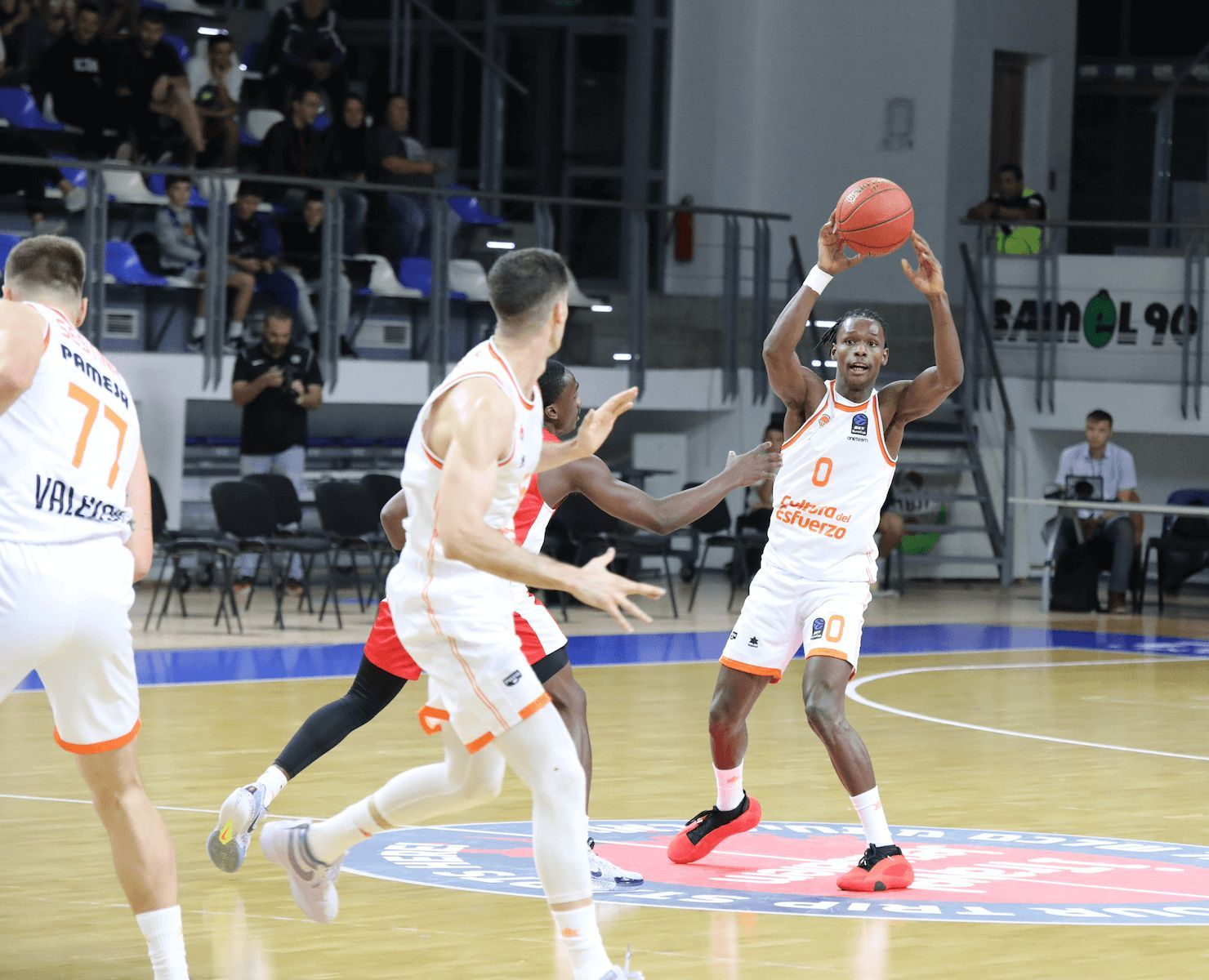  Comienzo con buen pie del Valencia Basket en la EuroCup