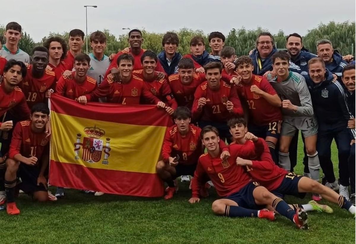 Cristhian Mosquera, con las inferiores de España.