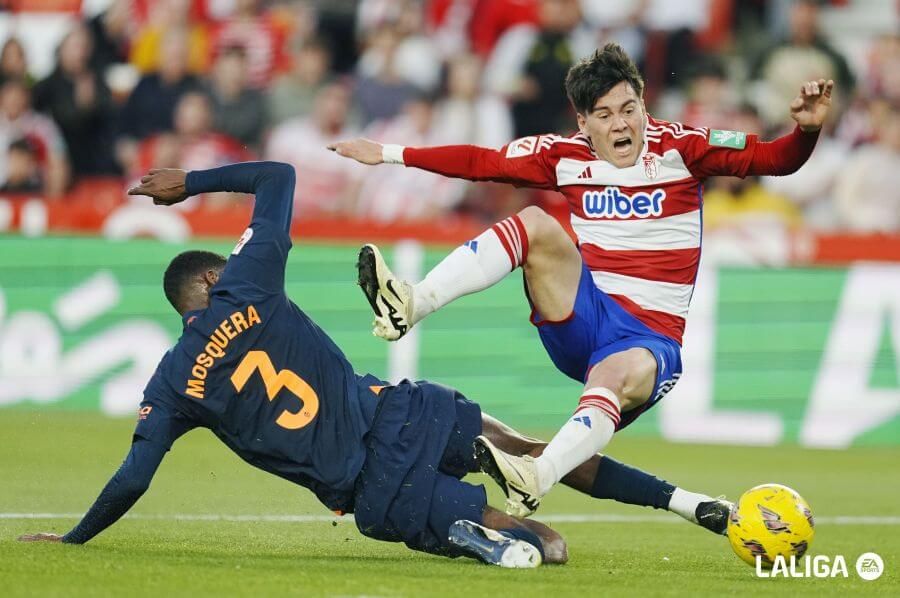 Cristhian Mosquera, ante el Granada CF.