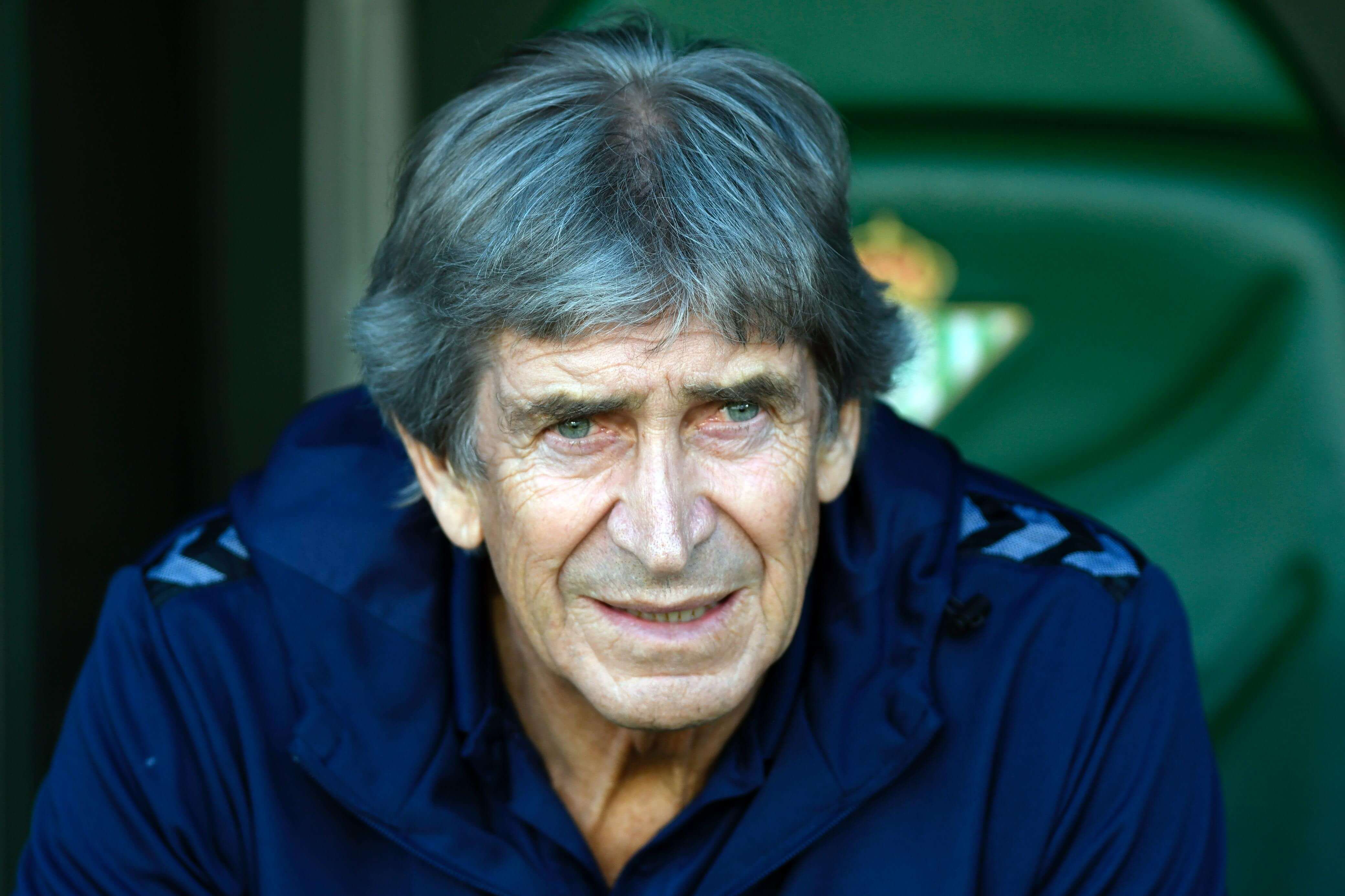  Manuel Pellegrini en el banquillo del Betis (foto: Kiko Hurtado).