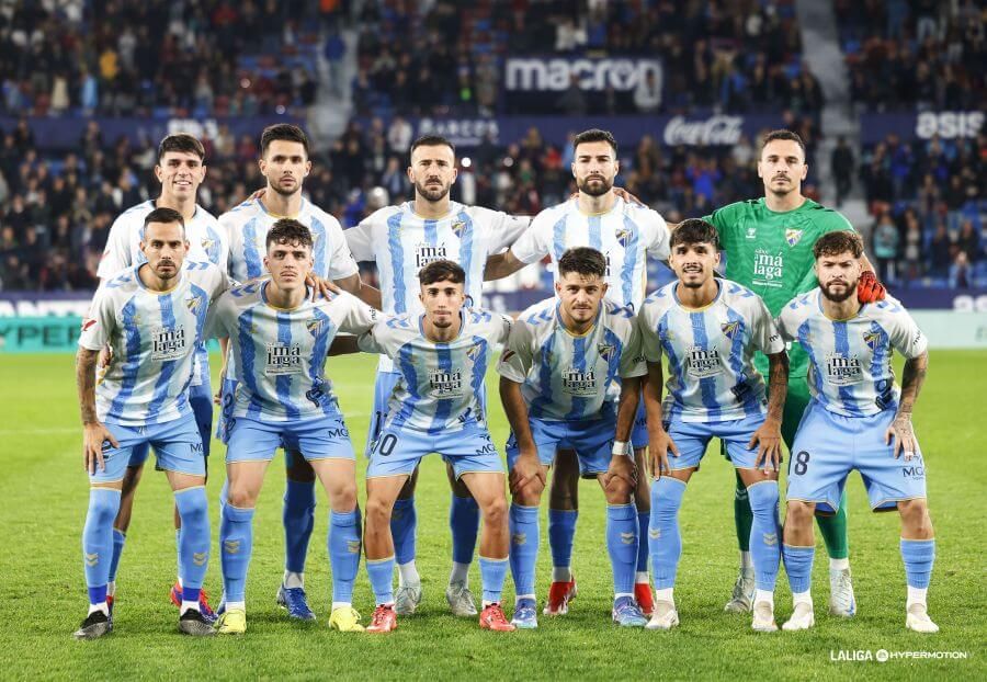 El once del Málaga en el Ciutat de Valencia.