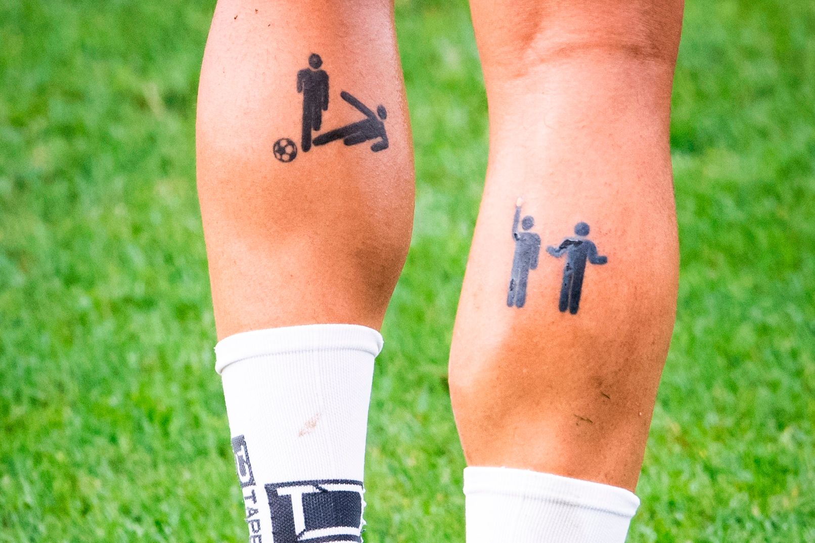 Un símbolo de esfuerzo: Los tatuajes en las piernas del jugador Dani García, un futbolista distinto, de trabajo, de zapa y entrega.