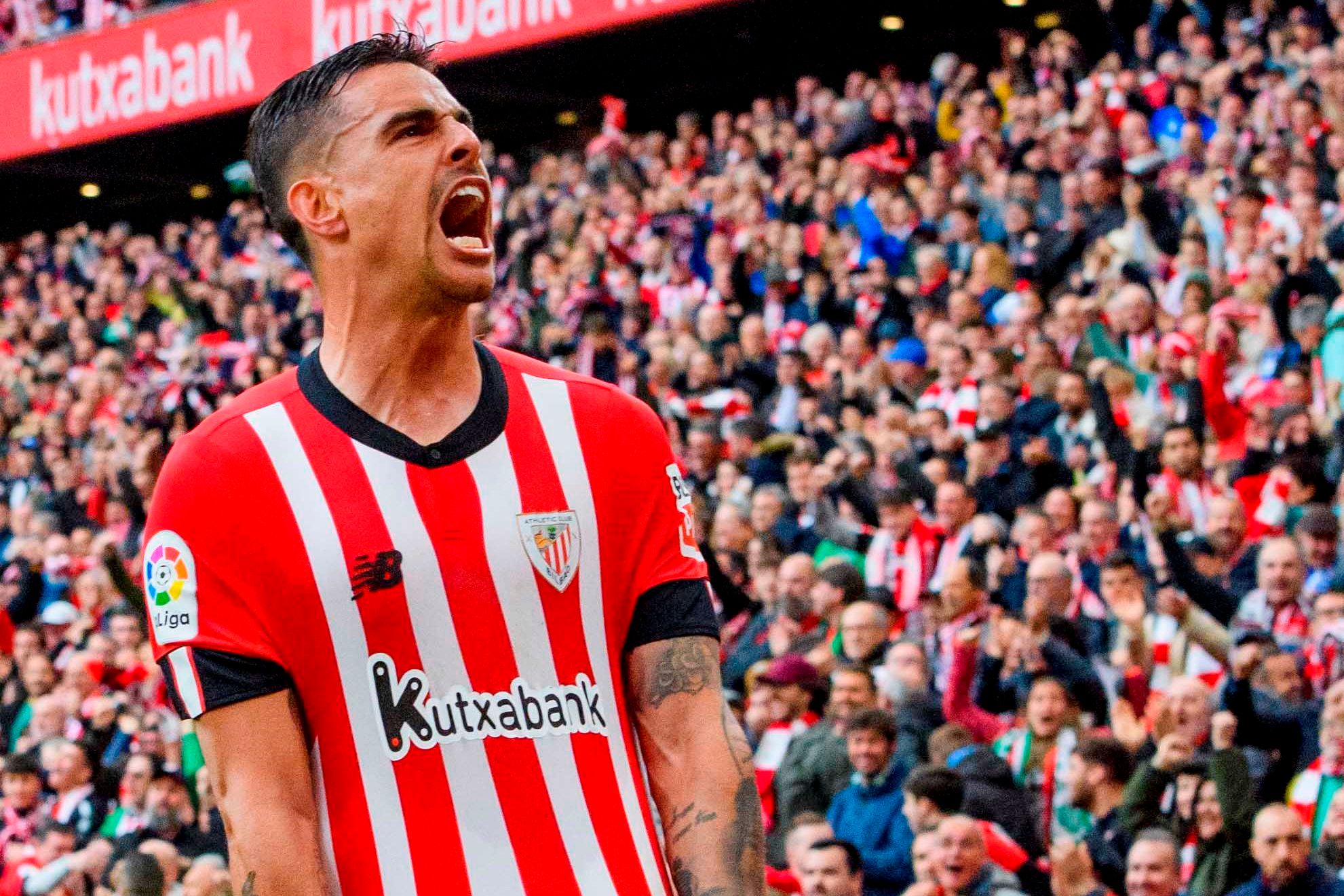 Dani García ruge en el derbi ante la Real Sociedad en San Mamés.