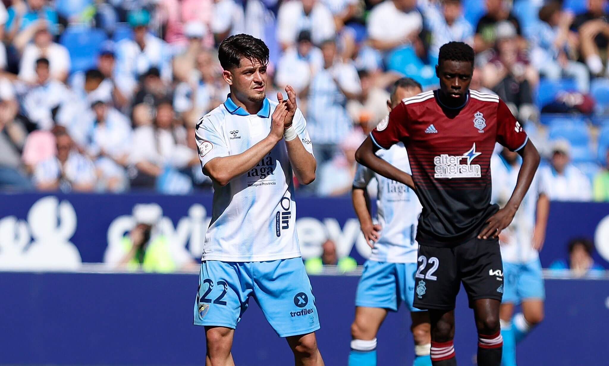  Dani Lorenzo sale ovacionado de La Rosaleda (MCF)