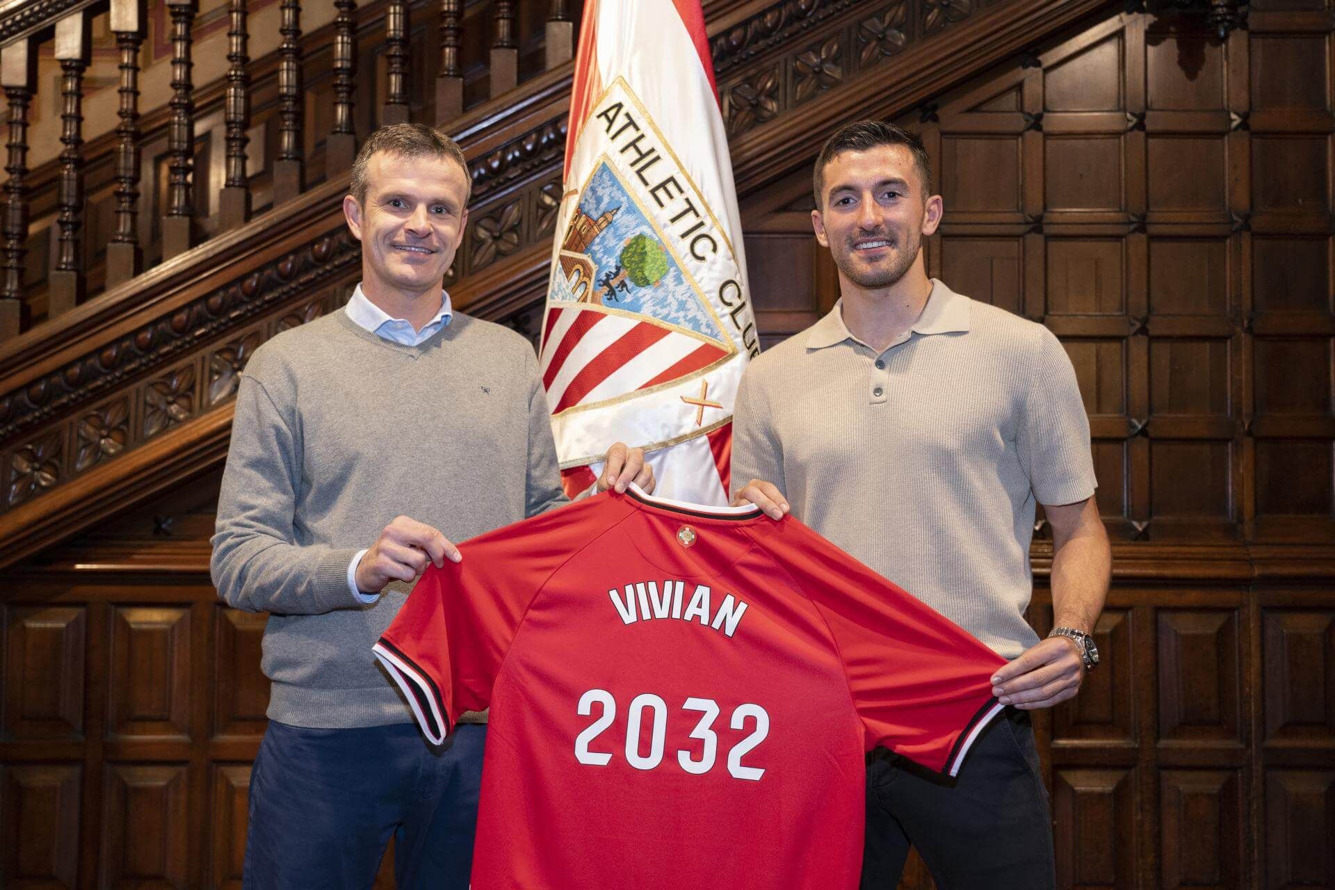 Dani Vivian renueva con el Athletic hasta 2032.