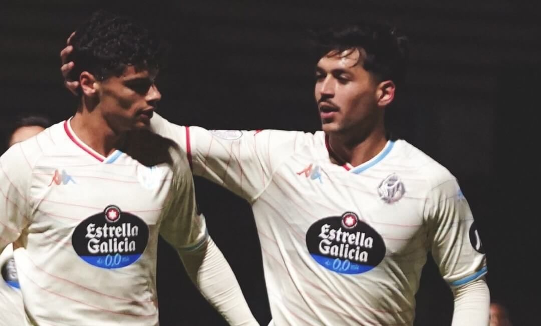 David Torres celebra su gol ante el Ávila junto a Meseguer.