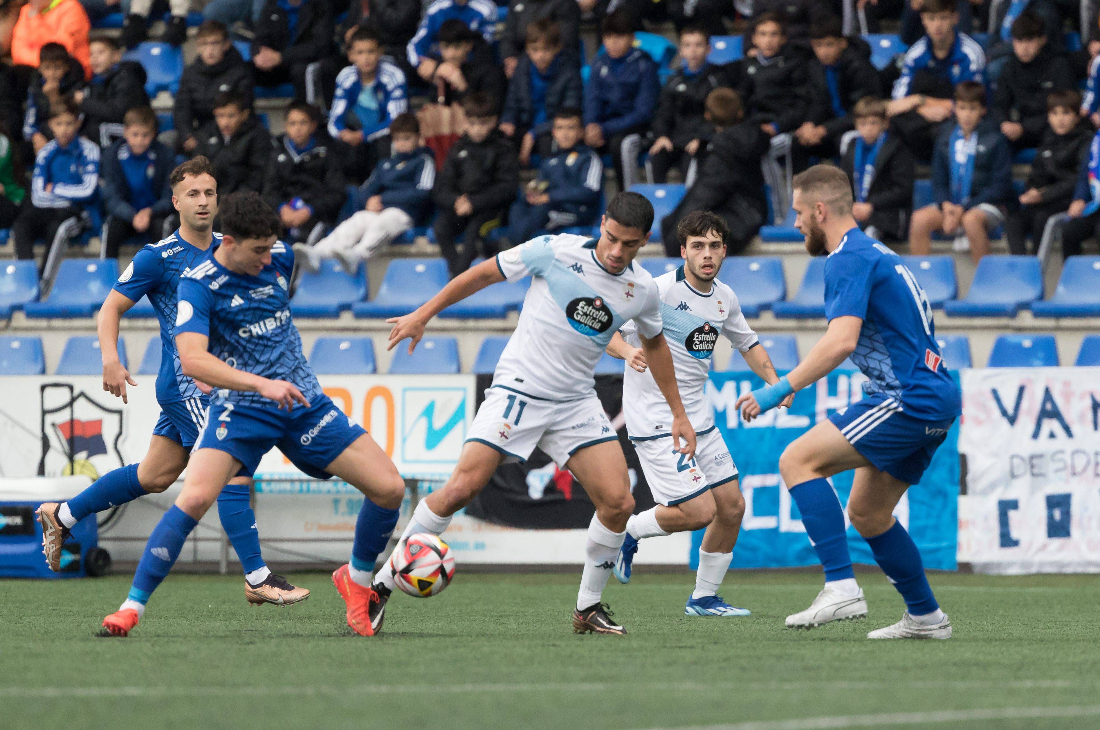  Davo pelea por el balón en un encuentro de esta temporada con el Deportivo de La Coruña (Cordon Press)