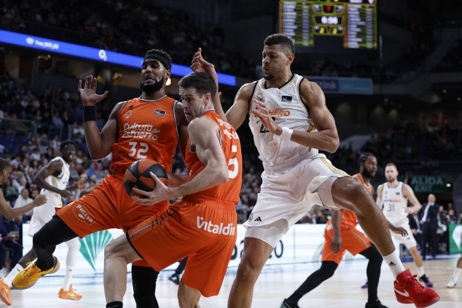 Derrota del Valencia Basket en la pista del Real Madrid para cerrar el año (83-74)