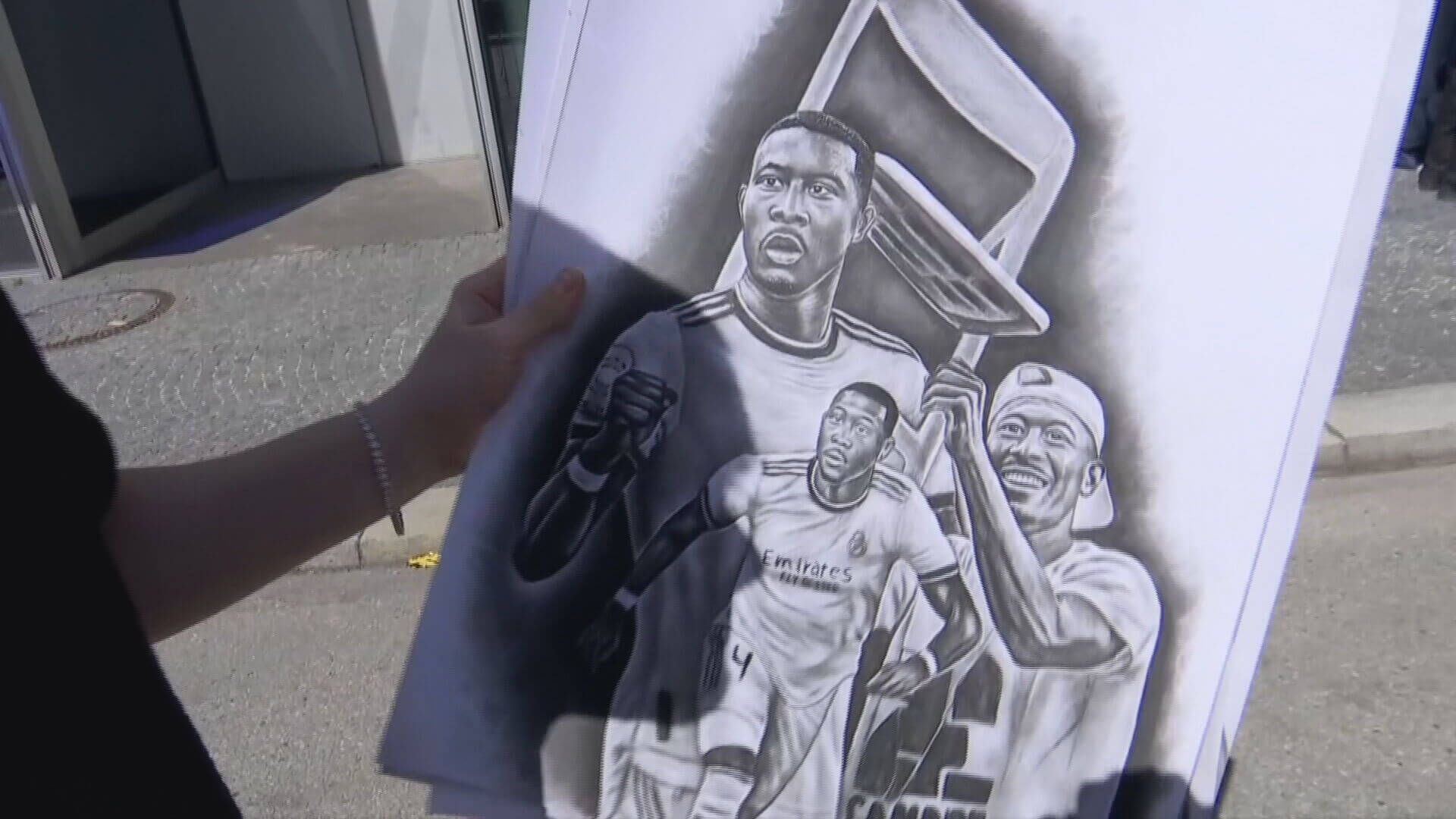 Uno de los dibujos de Alex, con la celebración de Alaba