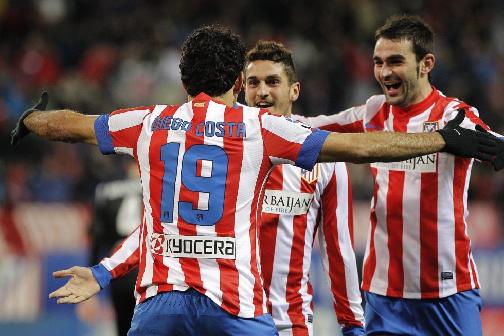 Diego Costa celebra un gol con Koke y Adrián en el Atlético.