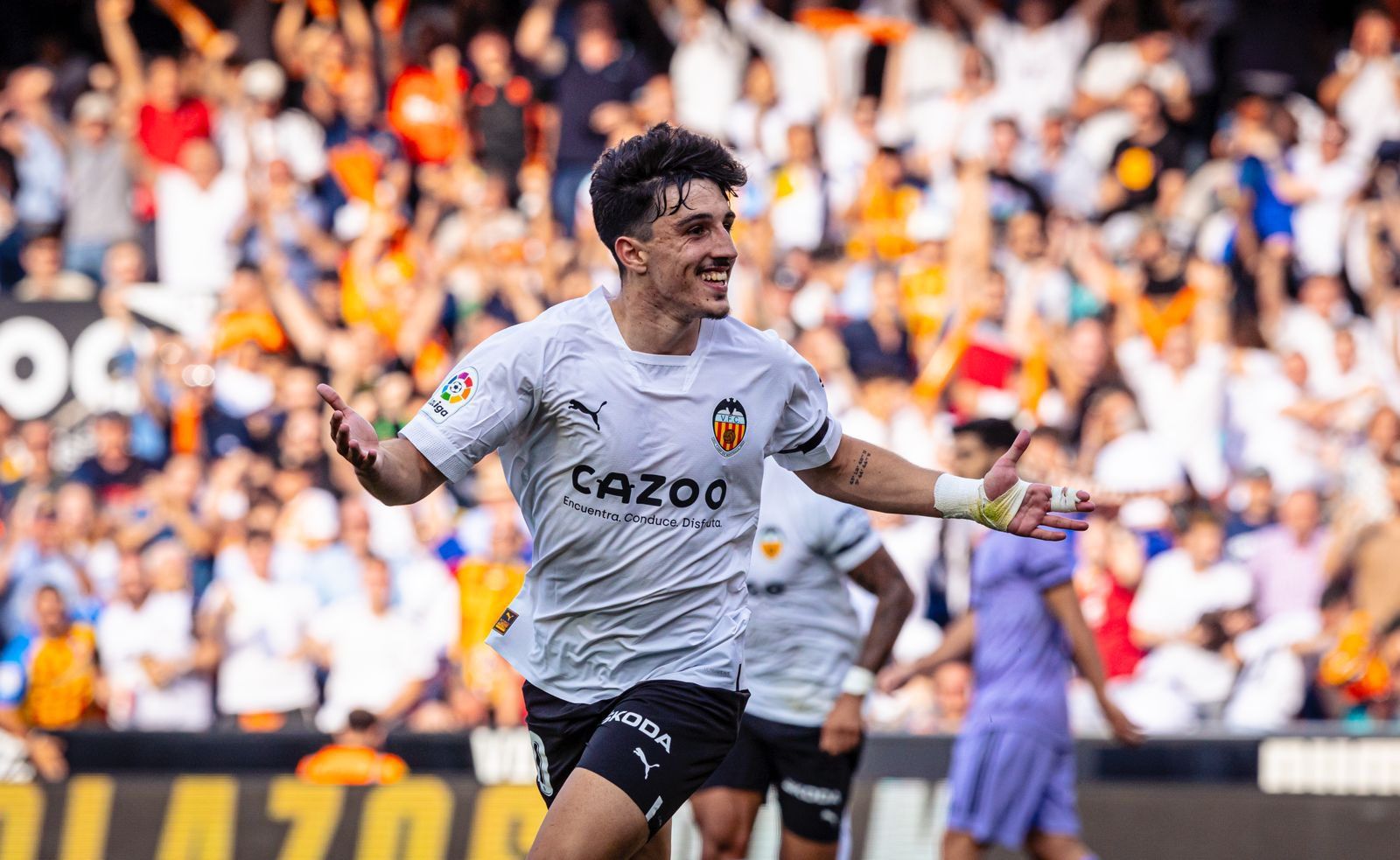  Diego López celebra primer gol en Mestalla ante el Real Madrid.