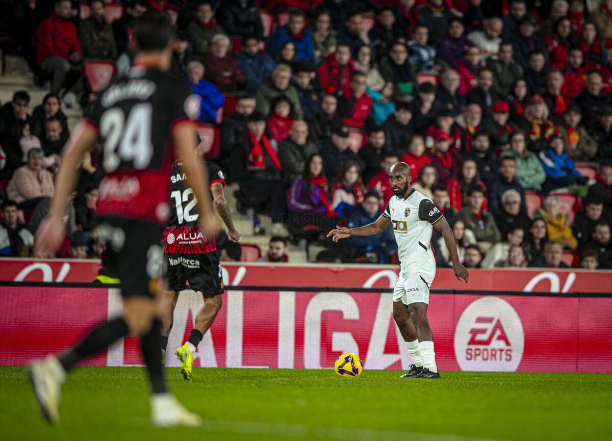 Dimitri Foulquier, ante el RCD Mallorca.